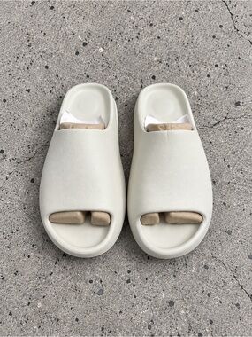 Yeezy YS-01 Cream Slide Sandals